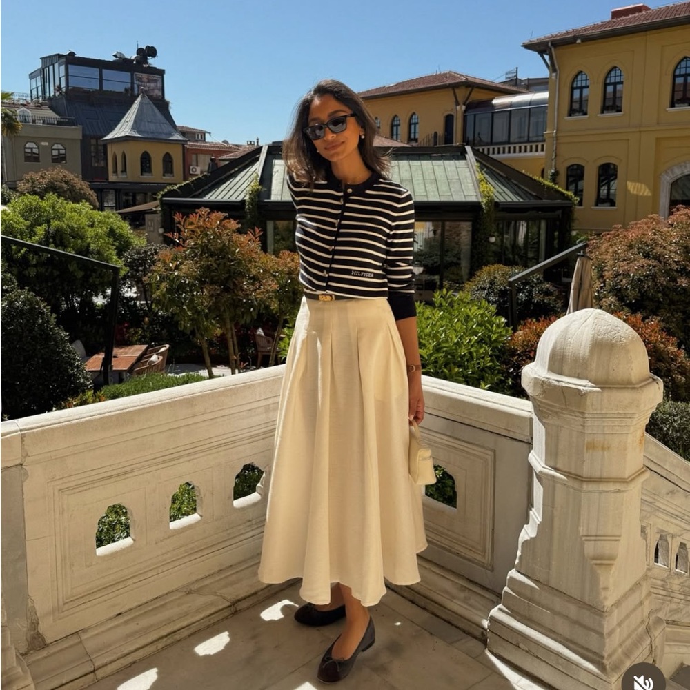 GORGEOUS NWT H&M Long Pleated Skirt